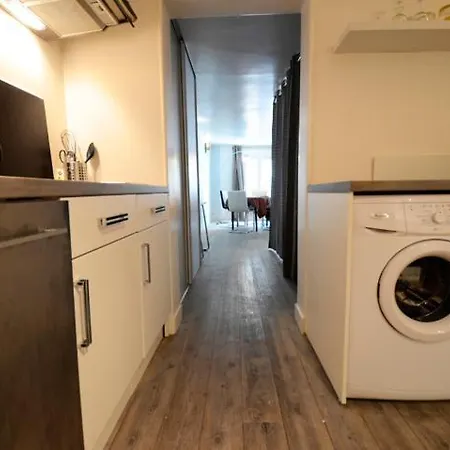 Into - De Ville Apartman